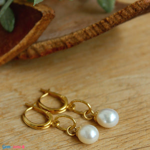 עגילים תלויים זהב עם טיפה פנינה טבעית לבנה - Gemazone Jewelry הבית שלך לתכשיטים עדינים