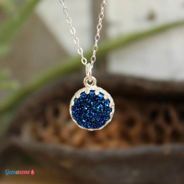 שרשרת כסף עדינה עם אבן דרוזי קוורץ בצבע כחול - Gemazone Jewelry הבית שלך לתכשיטים עדינים